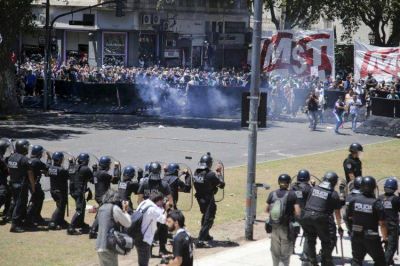 Detectaron a un polic�a bonaerense infiltrado en la marcha del lunes