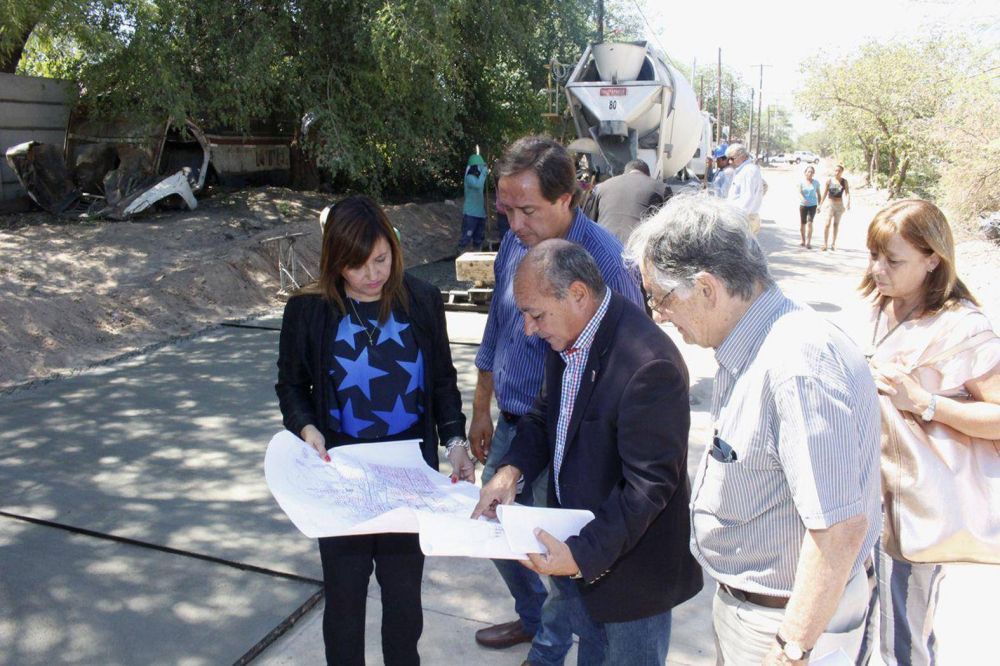 La intendenta supervis� una obra de pavimentaci�n