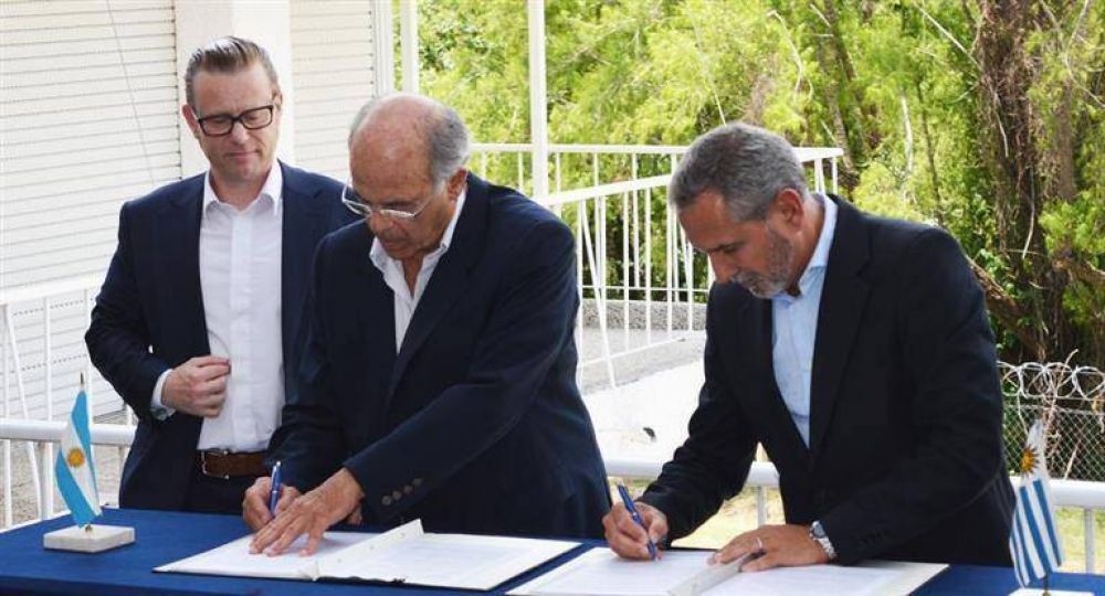 Se firm� contrato para el dragado del r�o Uruguay