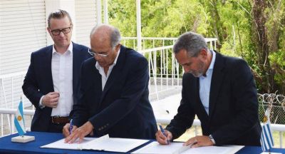 Se firm� contrato para el dragado del r�o Uruguay