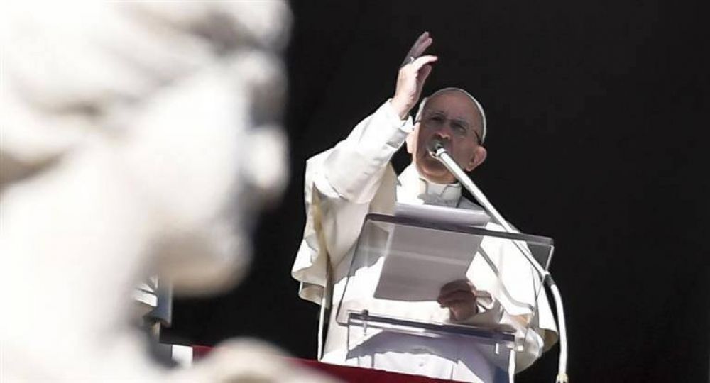 En su mensaje de Navidad, el Papa pidi� por la paz en el mundo