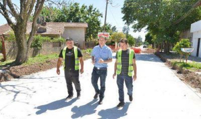Avanzan los asfaltos y proyectos h�dricos
