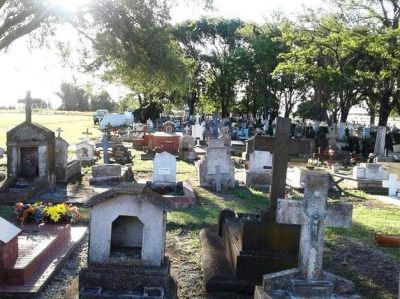 Marcha en Otamendi luego que profanaran el cuerpo de un beb� en el cementerio