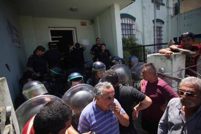 Nedela jubilar� a 80 municipales y se comprometi� a ahorrar $120 millones