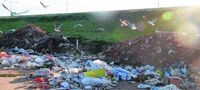 Licitan el traslado y entierro de las 850 toneladas diarias de basura de Rosario