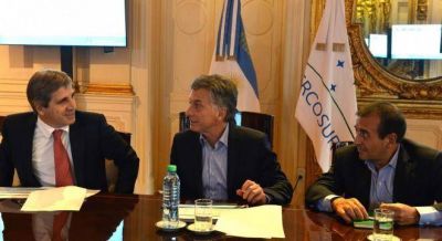 Macri respalda a Quintana y fuerza a Sturzenegger a acelerar la devaluaci�n del peso