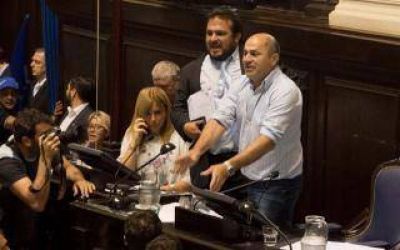 La causa contra Mario Secco por irrumpir en la Legislatura cambi� de fiscal