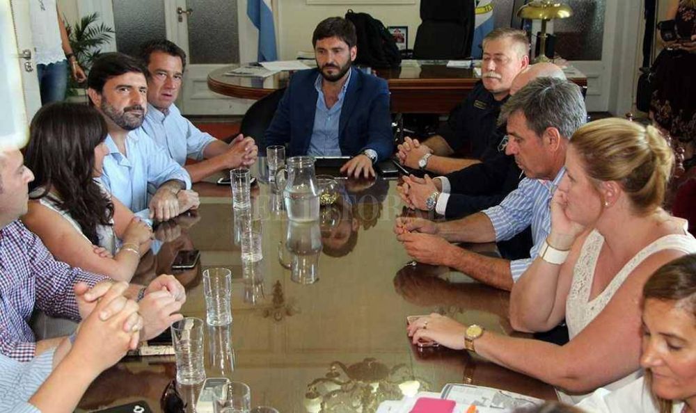 Arrebatos y m�s botones de alerta en taxis, la agenda entre Pullaro y ediles
