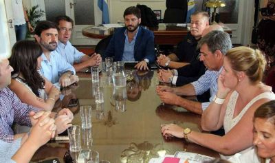 Arrebatos y m�s botones de alerta en taxis, la agenda entre Pullaro y ediles