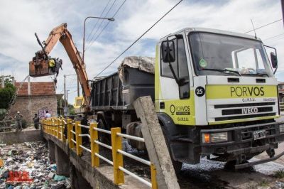 El Municipio se aboc� a la limpieza de los arroyos del Oeste quilme�o