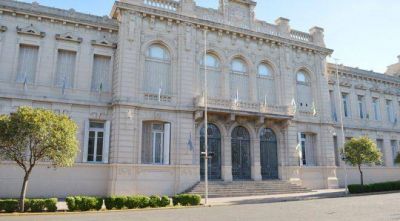 Pago de sueldo y asueto para los empleados provinciales