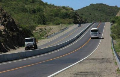 Sigue la obra de la autov�a que cruzar� el lago San Roque
