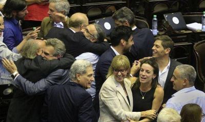 Cumbre kirchnerista-massista-randazzista inici� di�logo para reunificar el PJ