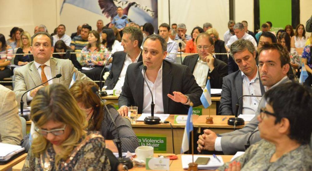 Los concejales, con deudas por $ 147 mil