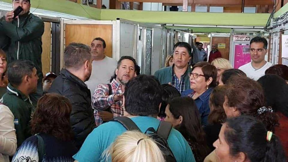    ATE Quilmes se moviliza al Consejo Escolar en rechazo al cierre de las escuelas durante el verano
