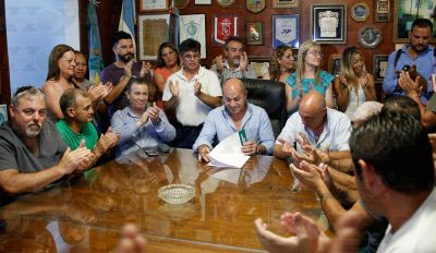 Secco dar� un aumento del 25% y otorgar� un bono de $3.000