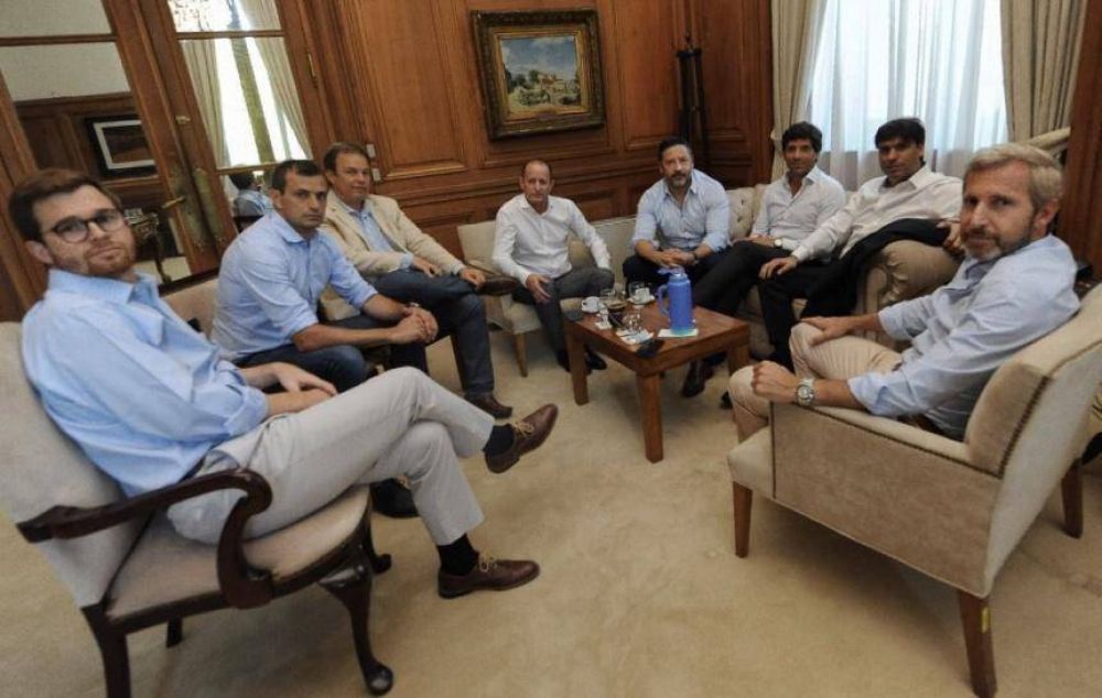 Men�ndez llev� a alcaldes peronistas a una reuni�n con Frigerio y abri� la etapa 