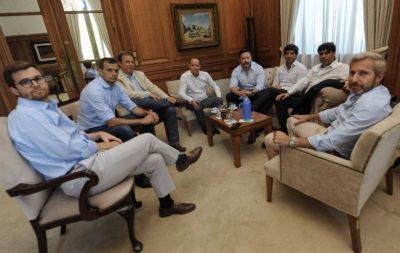 Men�ndez llev� a alcaldes peronistas a una reuni�n con Frigerio y abri� la etapa 