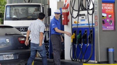 Podr�a aumentar el precio de la nafta por la suba del d�lar