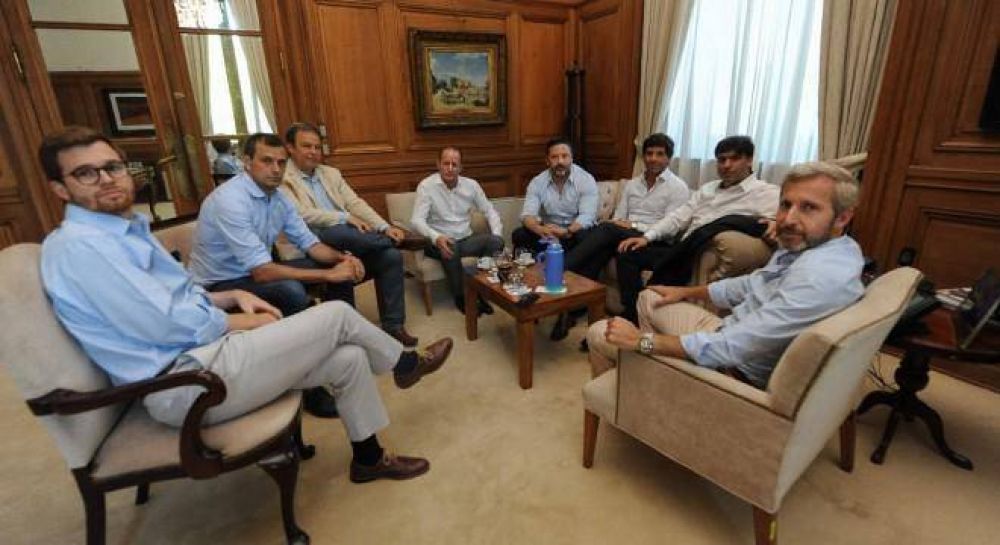 Los intendentes peronistas fueron a la Rosada y marcan otro paso de distancia de Cristina