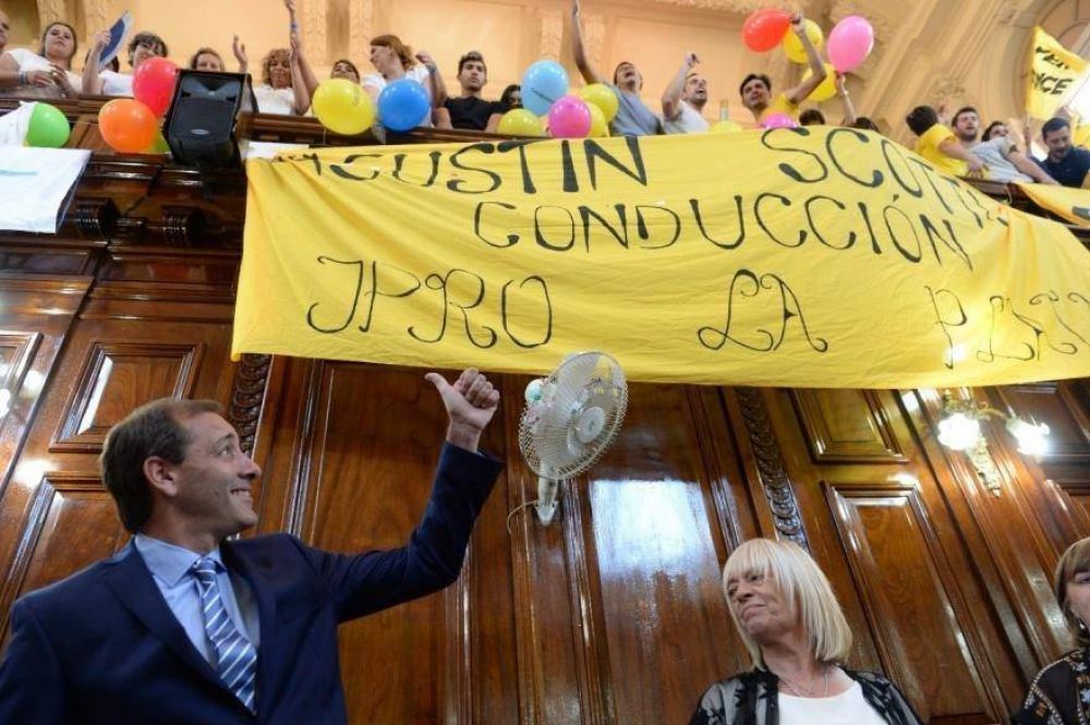 Cierre del a�o a lo grande para Garro: la imagen positiva de su gesti�n es de 63%, seg�n medici�n