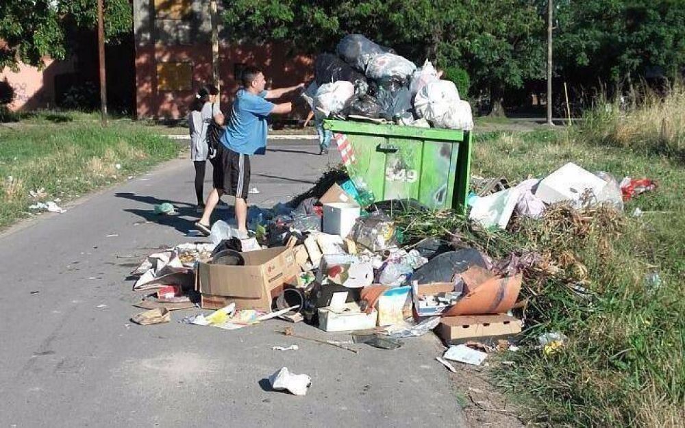 Preocupaci�n por la basura acumulada en 4 y 613