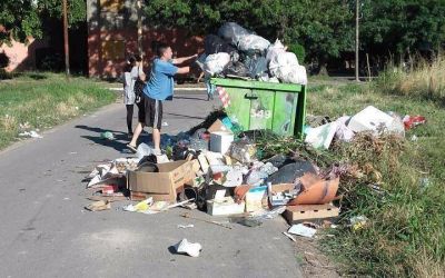 Preocupaci�n por la basura acumulada en 4 y 613