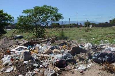 Malestar por un basural en el barrio 40 viviendas norte