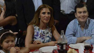 C�lidos saludos del gobernador y la diputada Claudia de Zamora