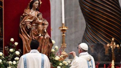 Papa: Mar�a custodie el 2018 y el mundo con la paz de su Hijo