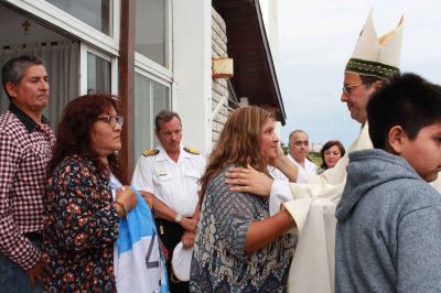 Submarino: obispo de Mar del Plata encabez� misa junto con familiares de los tripulantes