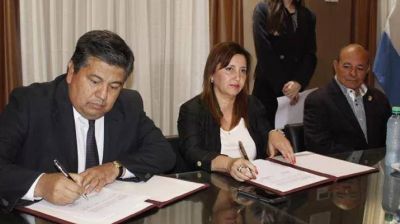 La intendente y el rector de la UNSE firmaron un acuerdo de cooperaci�n