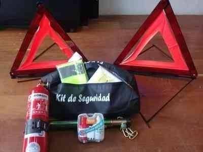 El kit de seguridad que exige la Polic�a Caminera cuesta unos 900 pesos