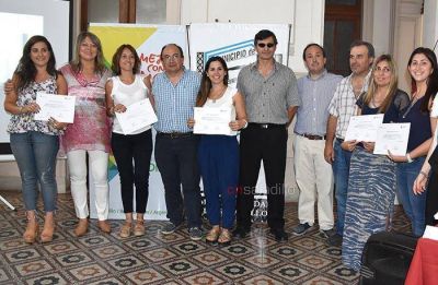 Entrega de certificados a empleados municipales
