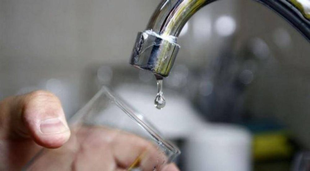 Intendentes salen a quejarse por el servicio de agua