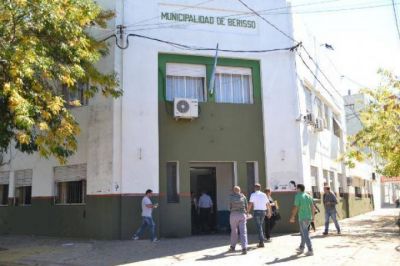 Municipales y concejales le piden a Nedela un �compromiso p�blico firmado� para no echar trabajadores