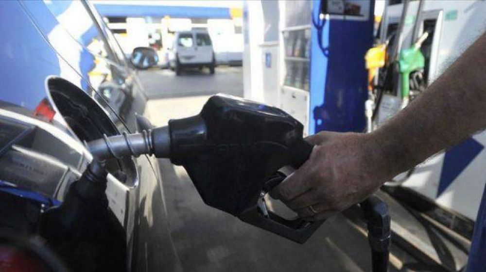 Adem�s de transporte y prepagas, se viene otro aumento de combustible