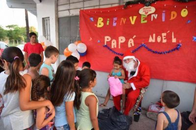Regalaron juguetes a los ni�os de Villa Tranquila
