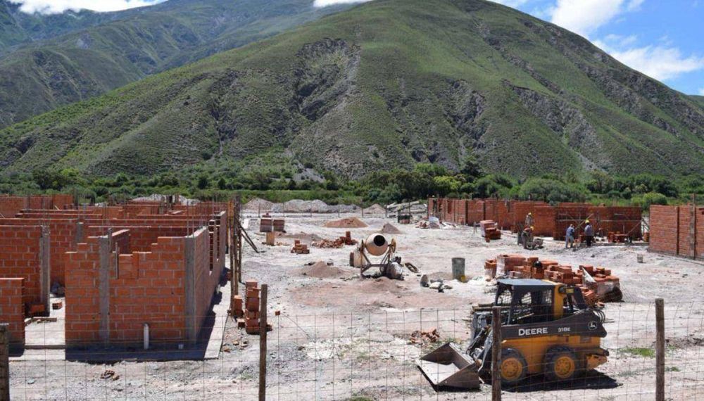 Avanzan obras de viviendas en Volc�n