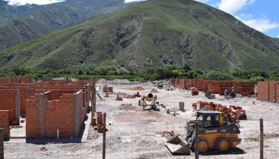 Avanzan obras de viviendas en Volc�n