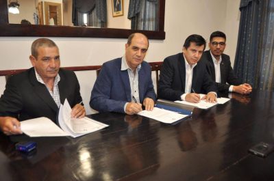 Firma de convenio entre el Ministerio de Producci�n y la Facultad de Humanidades de la UNSE