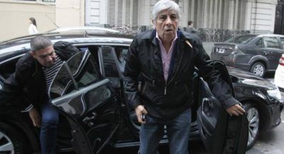 La pr�rroga de la licencia a OCA alimenta versiones de un acuerdo con Moyano por la reforma laboral