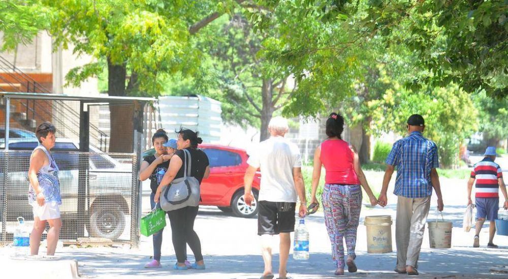 1.250 familias de barrio SEP llevan cinco d�as sin agua