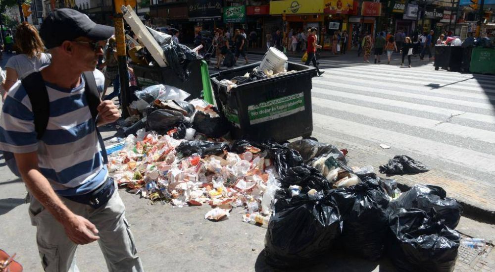 Toneladas de basura en la ruta de la gran licitacin municipal