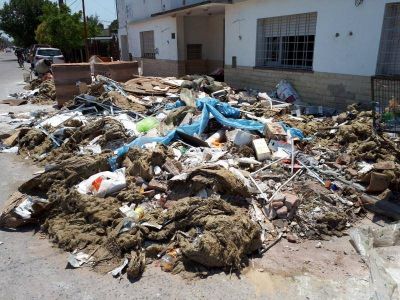 Exigen la limpieza del basural en la entrada al Club San Lorenzo