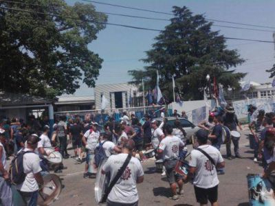 �Nos encontramos con los despidos y con la f�brica rodeada de m�s de cien efectivos policiales�