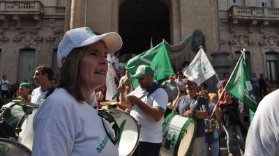 Desde las 10, los trabajadores municipales hacen un paro hasta la medianoche