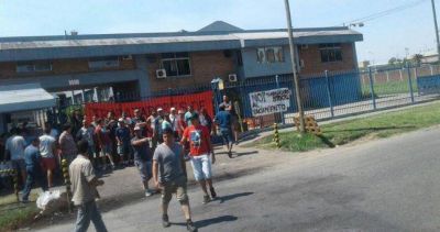 Ocupan la autopartista Stokl por temor al vaciamiento