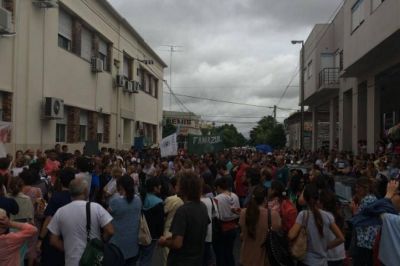 En Azul no paran las movilizaciones, esta vez, por falta de anestesistas en hospital de Ni�os
