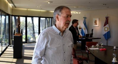 Juan Schiaretti est� oficialmente de vacaciones: se va al exterior